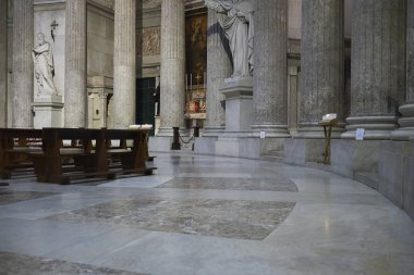 Napoli, İtalya - 25 Mart 2019 : San Francesco di Paola Bazilikası iç görünümü