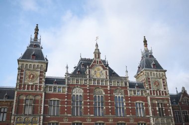 Amsterdam, Hollanda - 16 Mayıs 2018: Amsterdam'daki Centraal istasyonunun görünümü
