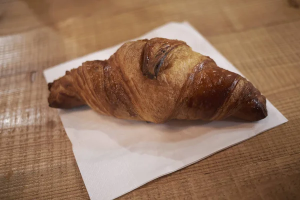 Máslo Croissant Snídani Dřevěným Stole — Stock fotografie