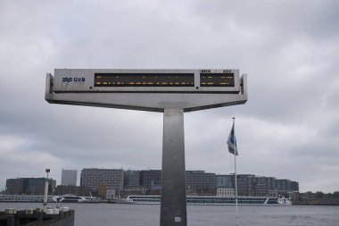 Amsterdam, Hollanda - 16 Mayıs 2018: Amstedam Noord'da Ijplein feribot durağı