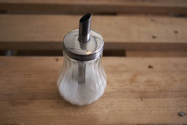 Dispensador Vidrio Azúcar Una Mesa Madera — Foto de Stock