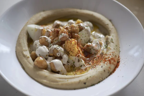 Vista Hummus Con Huevos Cocidos —  Fotos de Stock