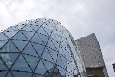 Eindhoven, Hollanda - 16 Mayıs 2018 : Eindhoven'da modern mağaza yapısı