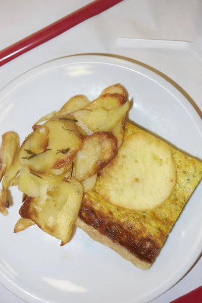 带烤土豆的素食馅饼 — 图库照片