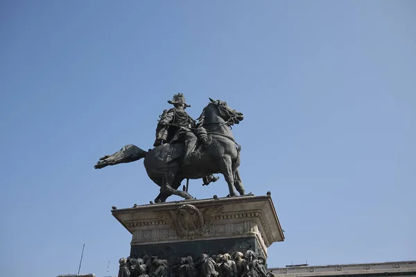 Milan Italy June 2019 View Vittorio Emanuele Statue Piazza Duomo — Stock Photo, Image