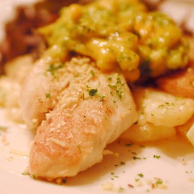 Bir restoranda servis edilen bir COD plaka görünümü