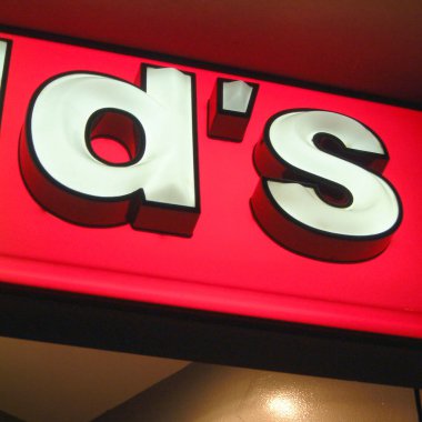 Barselona, Ispanya-Aralık 30, 2001: Mc Donald 's işareti