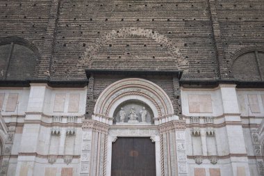 Bologna, Italya-Aralık 18, 2018: San Petronio bazilikasının görünümü