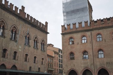 Bologna, Italya-Aralık 18, 2018: Piazza Maggiore 'de eski binaların görünümü