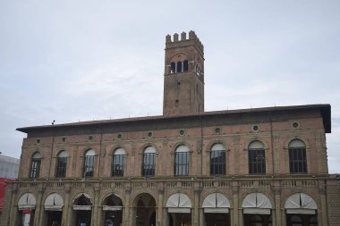Bologna, Italya-Aralık 18, 2018: Palazzo del Podesta ve Arengo Kulesi görünümü