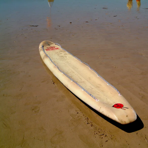 Surf rescue board in the beach of Torquay — Stock Photo, Image
