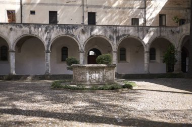 Cosenza, Italya-12 Haziran 2018: Chiostro San Domenico 'nun görünümü
