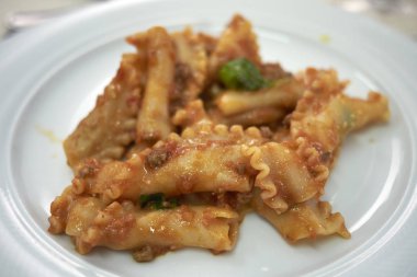 Podolica et ile yapılan Bolognese sosu ile ev yapımı makarna