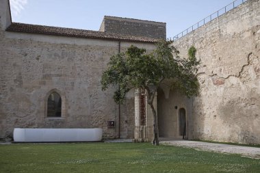 Cosenza, Italya-12 Haziran 2018: Normanno-Svevo Şatosu görünümü