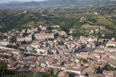 Cosenza, Italya-12 Haziran 2018: Normanno-Svevo Kalesi 'nden Cosenza 'nın görünümü