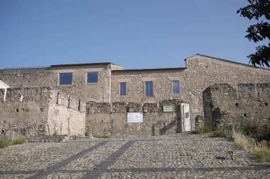 Cosenza, Italya-12 Haziran 2018: Normanno-Svevo Şatosu görünümü