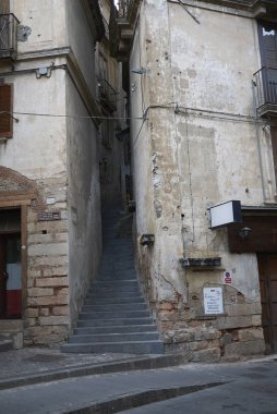 Cosenza, Italya-12 Haziran 2018: eski Cosenza 'da Salita Liceo 'nun görünümü (Cosenza Vecchia)