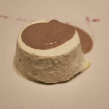 Çikolata sosu ile likorice Parfait