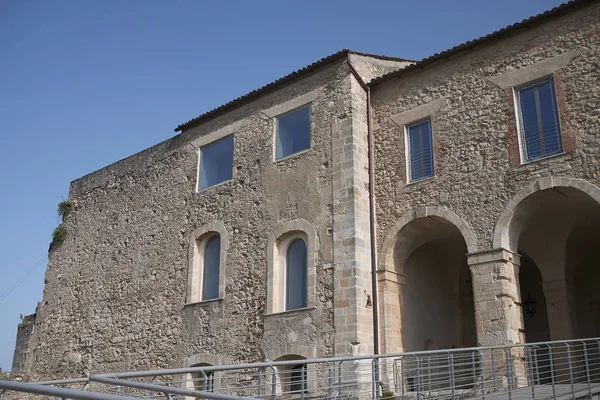 Cosenza, Italya-12 Haziran 2018: Normanno-Svevo Şatosu görünümü