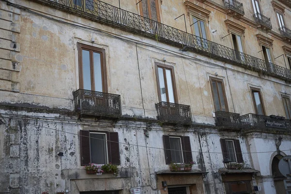 Cosenza, Italya-12 Haziran 2018: eski Cosenza 'da bina (Cosenza Vecchia)