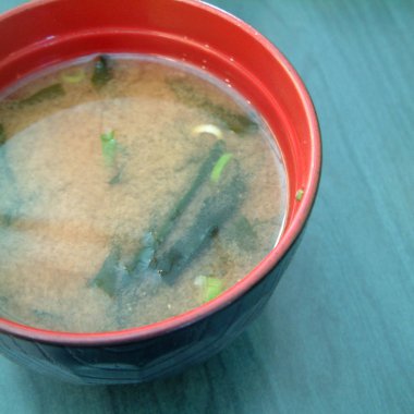 Miso çorbası yakın yukarı akşam yemeği için servis
