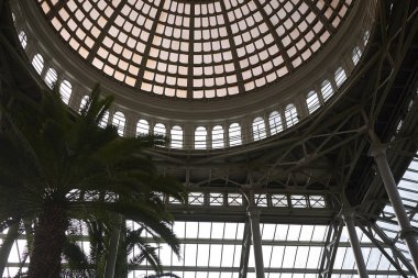 Kopenhag, Danimarka - 09 Ekim 2018: Ny Carlsberg Glyptotek kış bahçesi kubbesi görünümü