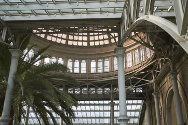 Kopenhag, Danimarka - 09 Ekim 2018: Ny Carlsberg Glyptotek kış bahçesi kubbesi görünümü