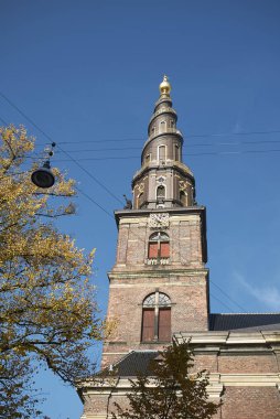 Kopenhag, Danimarka - 10 Ekim 2018 : Vor Frelsers kirke kulesinin görünümü (kurtarıcı kilisemiz)