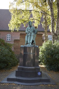 Kopenhag, Danimarka - 10 Ekim 2018:Biblioteks'te Soren Kierkegaard heykelinin görünümü