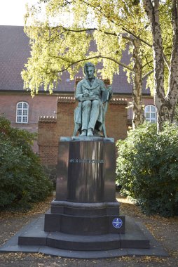 Kopenhag, Danimarka - 10 Ekim 2018:Biblioteks'te Soren Kierkegaard heykelinin görünümü