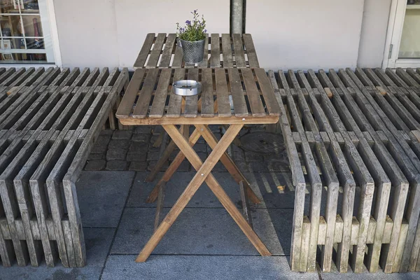 Kopenhag, Danimarka - 10 Ekim 2018: Boş bir restoran masasının görünümü