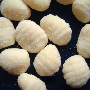Mutfak masasında Ham Gnocchi