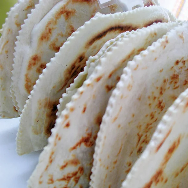 Piadina romagnola, pan típico de harina — Foto de Stock