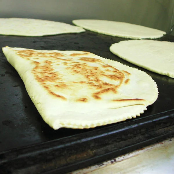 Piadina romagnola, roti tepung khas — Stok Foto
