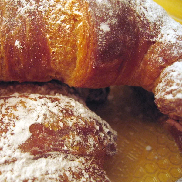 Smör Croissant Med Pulver Socker — Stockfoto