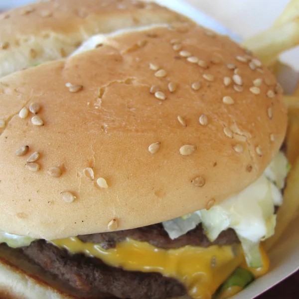 Ost Burger Sandwich Närbild — Stockfoto