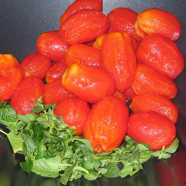 Tomates Descascados Cozidos Perto — Fotografia de Stock