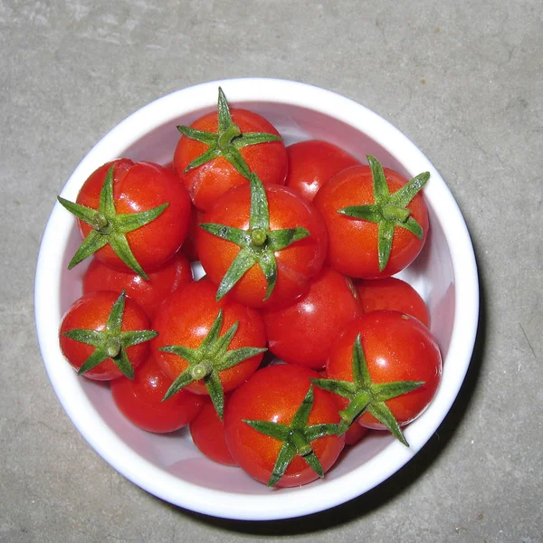 Tomates Cereja Maduros Perto — Fotografia de Stock