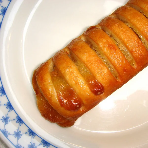 Pasticceria zuccherata con marmellata di albicocche — Foto Stock