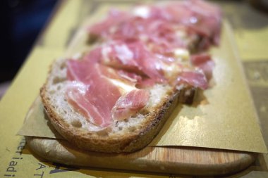 Milan, İtalya - 16 Eylül 2017 : Ham ile Bruschetta
