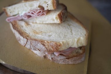 Atıştırmalık olarak mortadella ile Sandviç