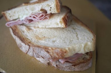 Atıştırmalık olarak mortadella ile Sandviç