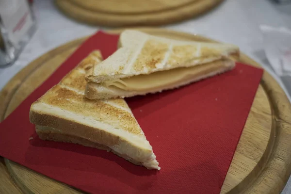 Tepside Peynirli Sandviçler — Stok fotoğraf