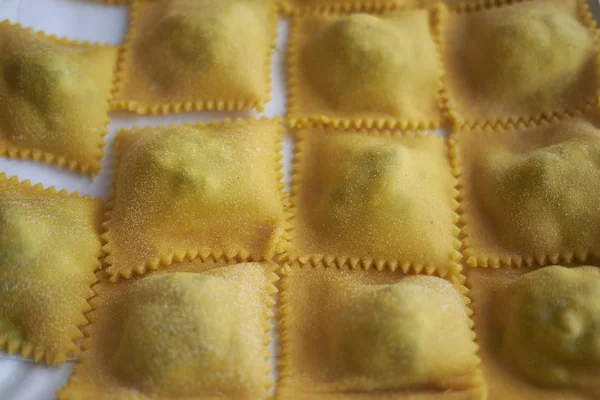 Massa Ravioli Crua Pronta Para Ser Cozida — Fotografia de Stock