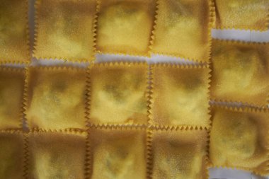 Çiğ Ravioli makarna pişmeye hazır