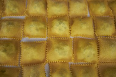 Çiğ Ravioli makarna pişmeye hazır