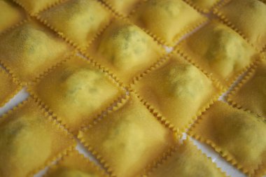 Çiğ Ravioli makarna pişmeye hazır