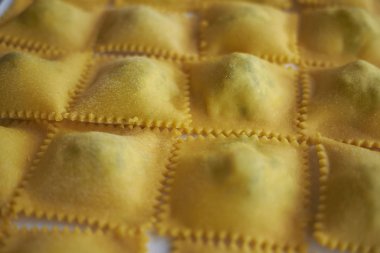 Çiğ Ravioli makarna pişmeye hazır