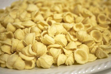 Orecchiette kuru makarna yakın
