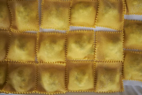 Rohe Ravioli Pasta Bereit Zum Kochen — Stockfoto